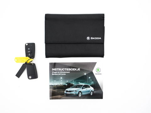 Škoda Octavia 1.6 TDI Greentech Ambition Business *LEATHER-FABRIC | NAVI-FULLMAP | HEATED-COMFORTSEATS | ECC | TOWBAR | PRIVACY-GLASS | PARKPILOT | CRUISE | 16''ALU *