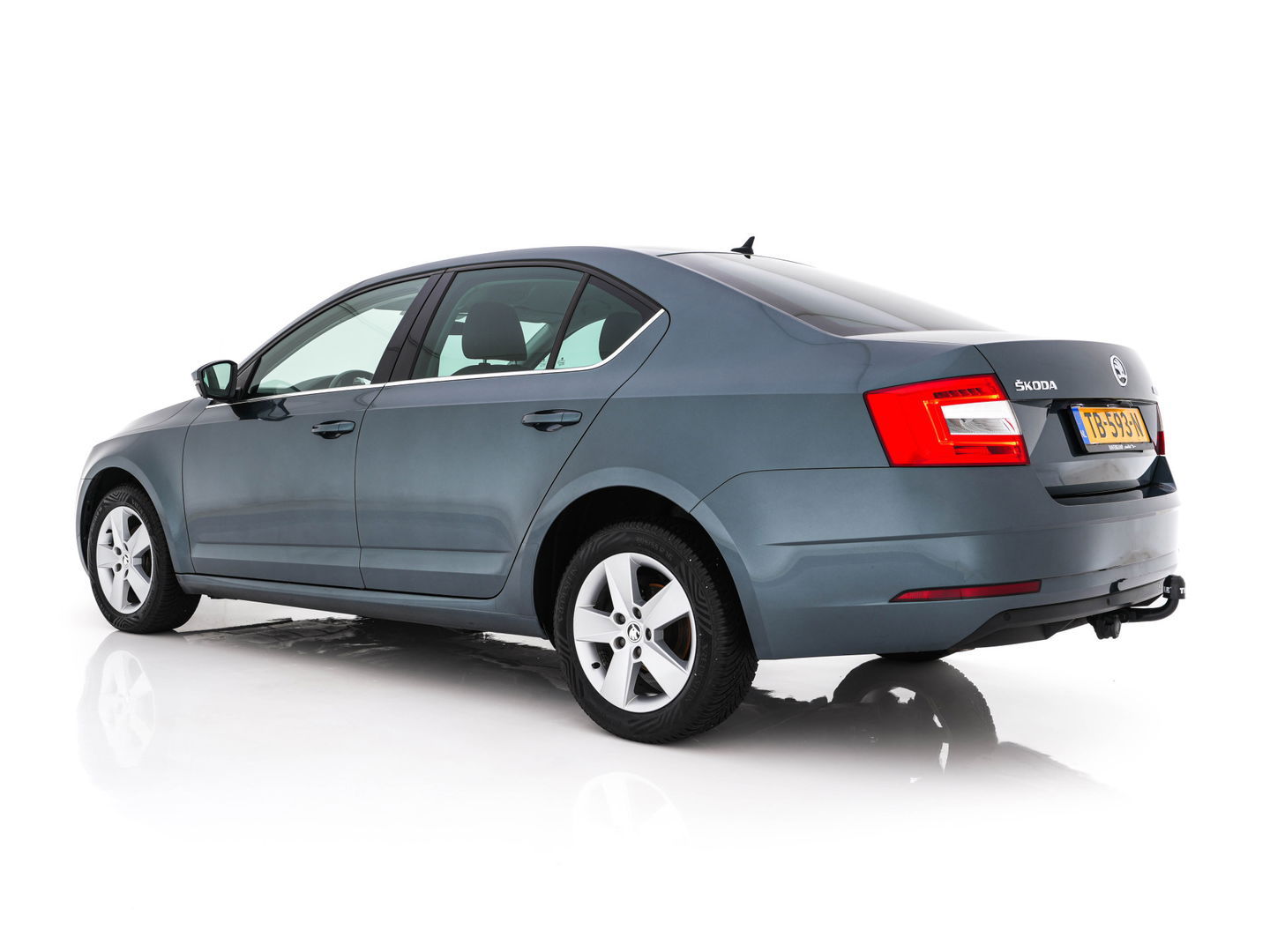 Škoda Octavia 1.6 TDI Greentech Ambition Business *LEATHER-FABRIC | NAVI-FULLMAP | HEATED-COMFORTSEATS | ECC | TOWBAR | PRIVACY-GLASS | PARKPILOT | CRUISE | 16''ALU *