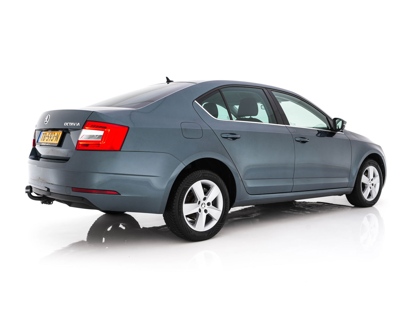 Škoda Octavia 1.6 TDI Greentech Ambition Business *LEATHER-FABRIC | NAVI-FULLMAP | HEATED-COMFORTSEATS | ECC | TOWBAR | PRIVACY-GLASS | PARKPILOT | CRUISE | 16''ALU *