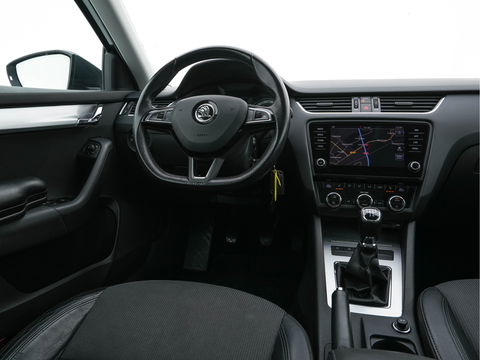 Škoda Octavia 1.6 TDI Greentech Ambition Business *LEATHER-FABRIC | NAVI-FULLMAP | HEATED-COMFORTSEATS | ECC | TOWBAR | PRIVACY-GLASS | PARKPILOT | CRUISE | 16''ALU *