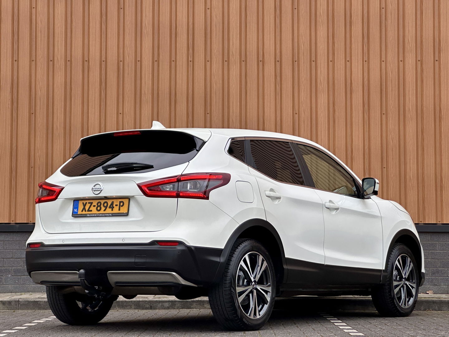 Nissan QASHQAI 1.3 DIG-T N-Connecta | Cruise Control | 360 Camera | Apple Carplay | Android Auto | Parkeersensoren | Keyless | Achteruitrijcamera | Bluetooth | Airconditioning