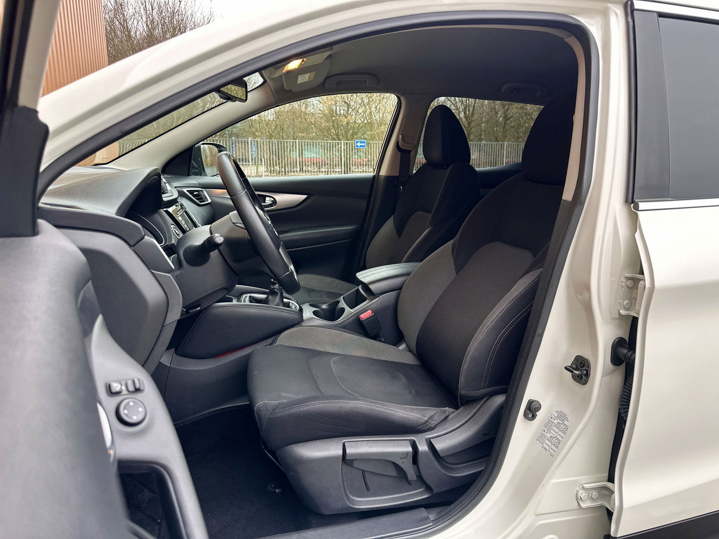 Nissan QASHQAI 1.3 DIG-T N-Connecta | Cruise Control | 360 Camera | Apple Carplay | Android Auto | Parkeersensoren | Keyless | Achteruitrijcamera | Bluetooth | Airconditioning