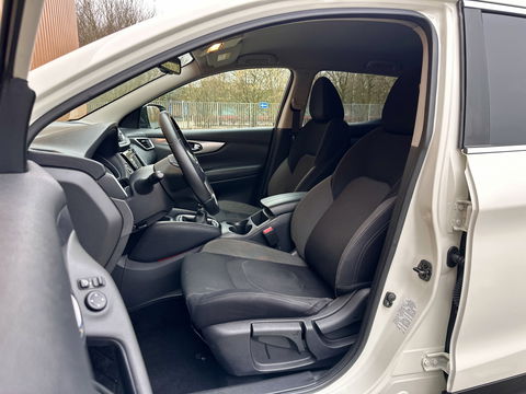 Nissan QASHQAI 1.3 DIG-T N-Connecta | Cruise Control | 360 Camera | Apple Carplay | Android Auto | Parkeersensoren | Keyless | Achteruitrijcamera | Bluetooth | Airconditioning