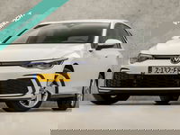 Volkswagen Golf - 1.4 eHybrid GTE 245Pk Automaat (APPLE CARPLAY, GROOT NAVI, STUUR/STOELVERWARMING, SPORTSTOELEN, PARKEERSENSOREN, KEYLESS, SFEERVERLICHTING, GETINT GLAS, NIEUWSTAAT)