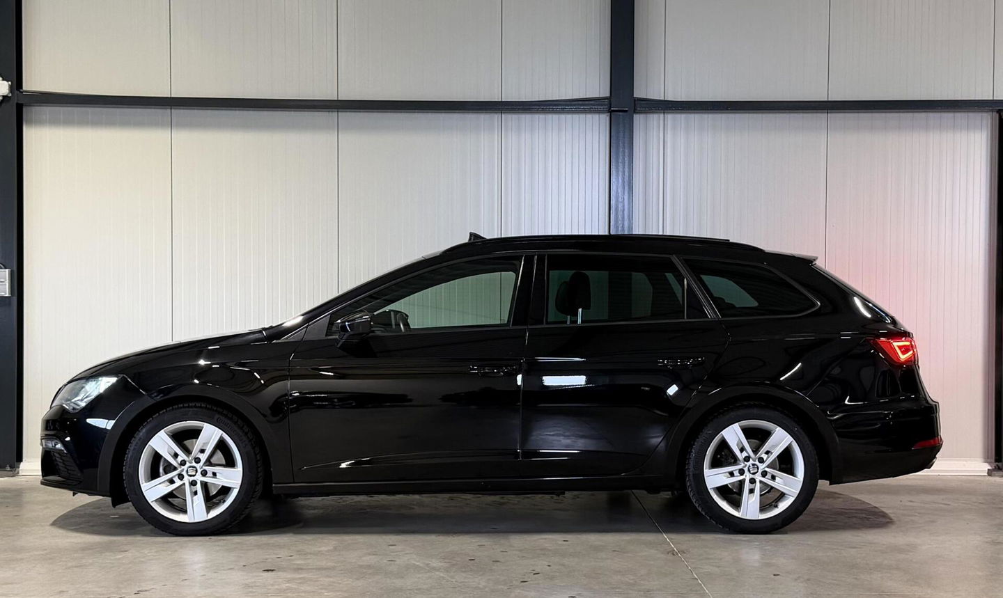 SEAT Leon ST 1.5 TSI 150PK FR Pano Virtual Sfeer Carplay NAP