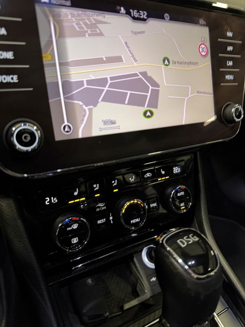 Škoda Superb Combi Skoda Superb 1.5 TSI Sportine Pano Virtual Trekhaak Memory