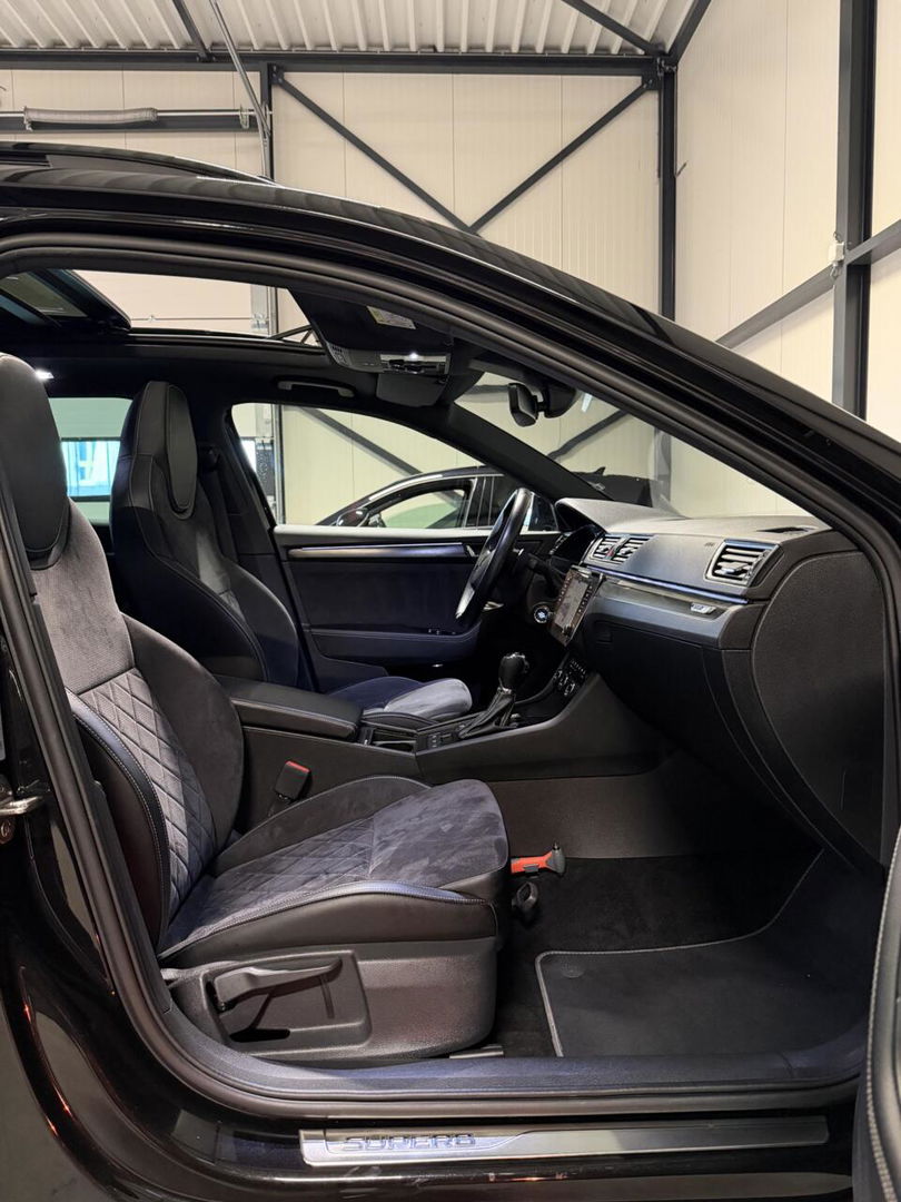 Škoda Superb Combi Skoda Superb 1.5 TSI Sportine Pano Virtual Trekhaak Memory