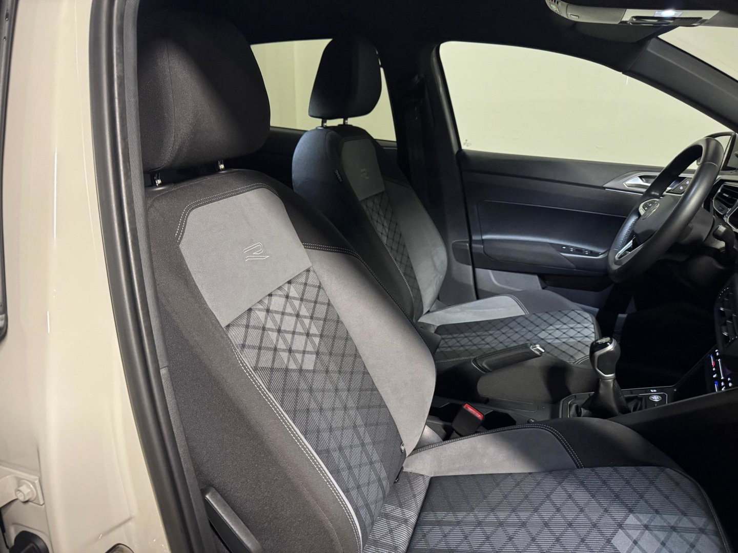 Volkswagen Polo 1.0 TSI R-Line KEYLESS CAM