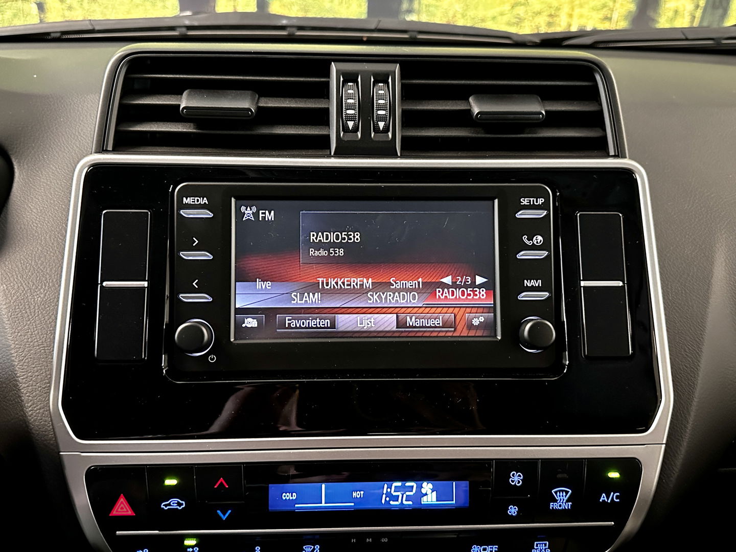 Toyota Land Cruiser 2.8 D-4D-F Challenger High Roof Blind Van | Direct Leverbaar | 3500 Kg Trekken | Tot 10 Jaar Garantie | Cruise Control | Trekhaak | Airconditioning |