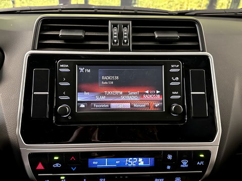 Toyota Land Cruiser 2.8 D-4D-F Challenger High Roof Blind Van | Direct Leverbaar | 3500 Kg Trekken | Tot 10 Jaar Garantie | Cruise Control | Trekhaak | Airconditioning |