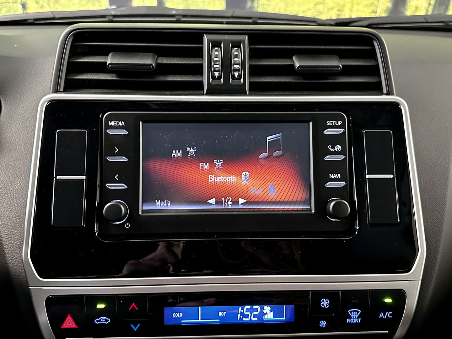 Toyota Land Cruiser 2.8 D-4D-F Challenger High Roof Blind Van | Direct Leverbaar | 3500 Kg Trekken | Tot 10 Jaar Garantie | Cruise Control | Trekhaak | Airconditioning |