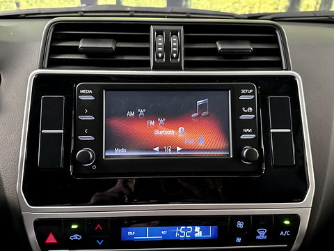 Toyota Land Cruiser 2.8 D-4D-F Challenger High Roof Blind Van | Direct Leverbaar | 3500 Kg Trekken | Tot 10 Jaar Garantie | Cruise Control | Trekhaak | Airconditioning |