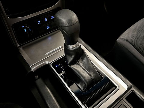 Toyota Land Cruiser 2.8 D-4D-F Challenger High Roof Blind Van | Direct Leverbaar | 3500 Kg Trekken | Tot 10 Jaar Garantie | Cruise Control | Trekhaak | Airconditioning |