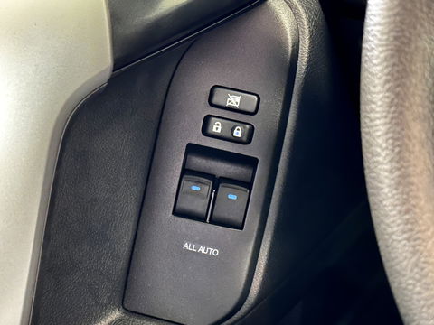 Toyota Land Cruiser 2.8 D-4D-F Challenger High Roof Blind Van | Direct Leverbaar | 3500 Kg Trekken | Tot 10 Jaar Garantie | Cruise Control | Trekhaak | Airconditioning |