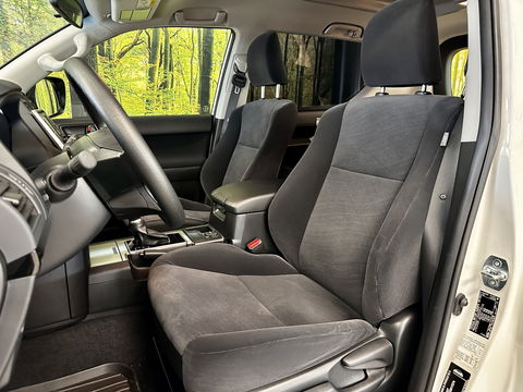 Toyota Land Cruiser 2.8 D-4D-F Challenger High Roof Blind Van | Direct Leverbaar | 3500 Kg Trekken | Tot 10 Jaar Garantie | Cruise Control | Trekhaak | Airconditioning |