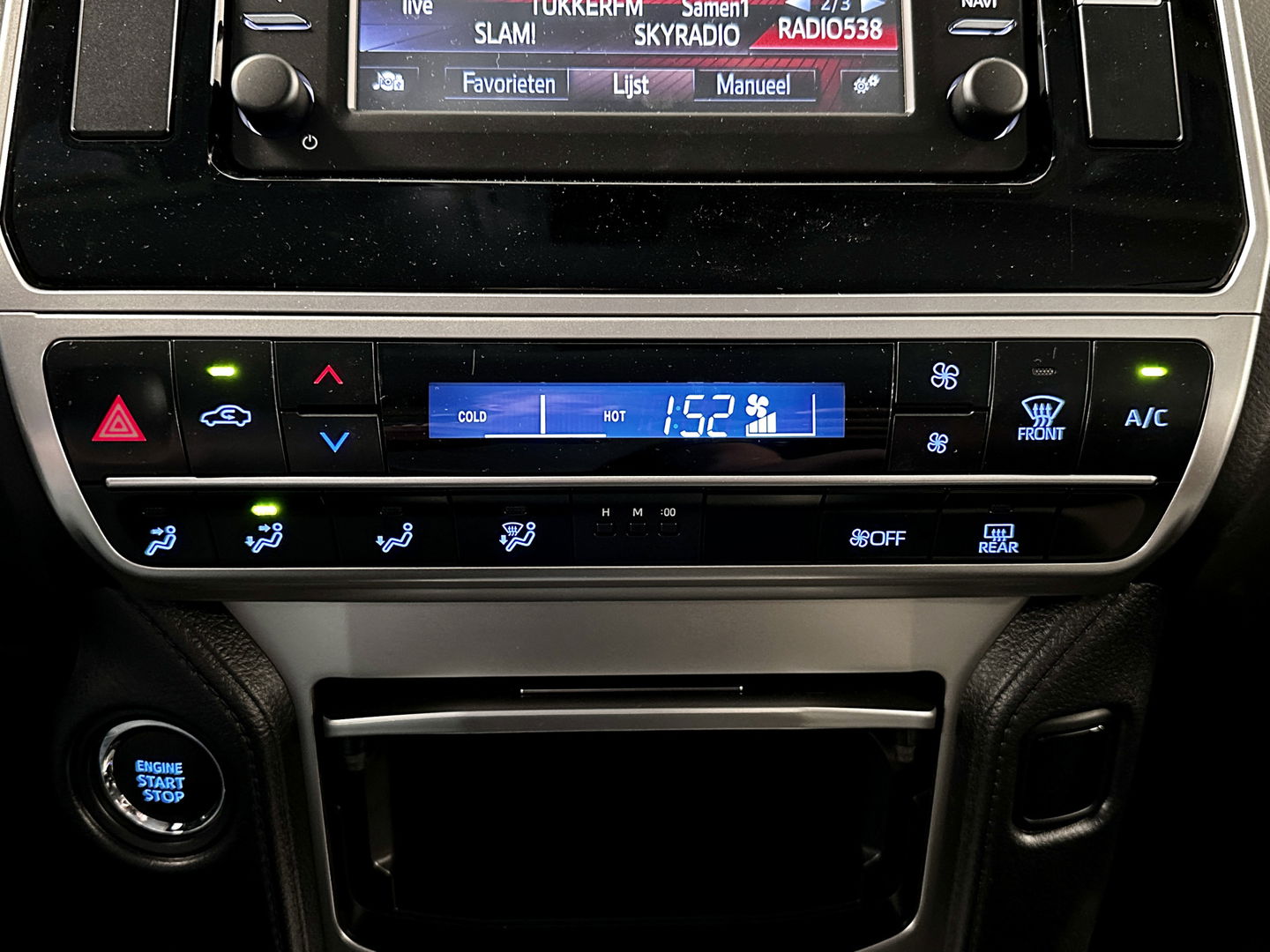 Toyota Land Cruiser 2.8 D-4D-F Challenger High Roof Blind Van | Direct Leverbaar | 3500 Kg Trekken | Tot 10 Jaar Garantie | Cruise Control | Trekhaak | Airconditioning |