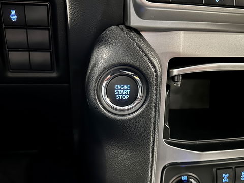 Toyota Land Cruiser 2.8 D-4D-F Challenger High Roof Blind Van | Direct Leverbaar | 3500 Kg Trekken | Tot 10 Jaar Garantie | Cruise Control | Trekhaak | Airconditioning |