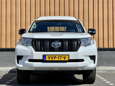 Toyota Land Cruiser 2.8 D-4D-F Challenger High Roof Blind Van | Direct Leverbaar | 3500 Kg Trekken | Tot 10 Jaar Garantie | Cruise Control | Trekhaak | Airconditioning |
