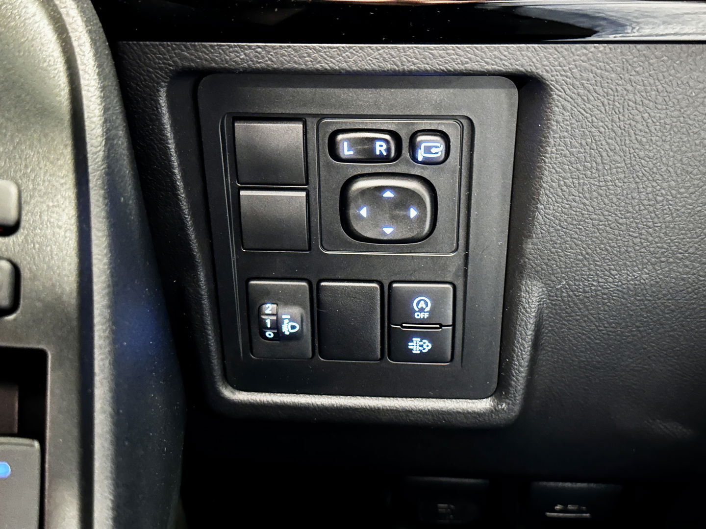 Toyota Land Cruiser 2.8 D-4D-F Challenger High Roof Blind Van | Direct Leverbaar | 3500 Kg Trekken | Tot 10 Jaar Garantie | Cruise Control | Trekhaak | Airconditioning |