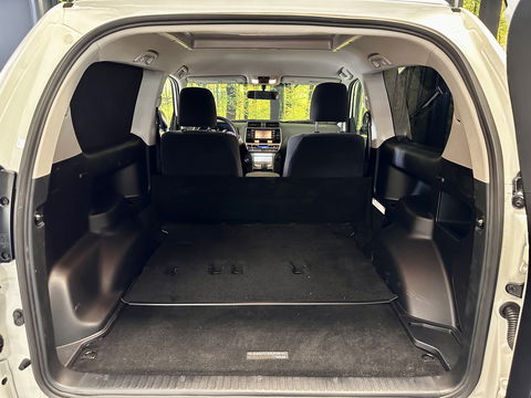 Toyota Land Cruiser 2.8 D-4D-F Challenger High Roof Blind Van | Direct Leverbaar | 3500 Kg Trekken | Tot 10 Jaar Garantie | Cruise Control | Trekhaak | Airconditioning |