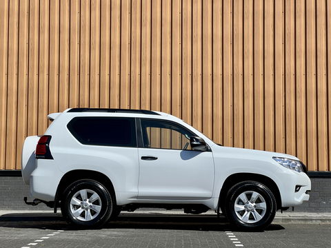 Toyota Land Cruiser 2.8 D-4D-F Challenger High Roof Blind Van | Direct Leverbaar | 3500 Kg Trekken | Tot 10 Jaar Garantie | Cruise Control | Trekhaak | Airconditioning |