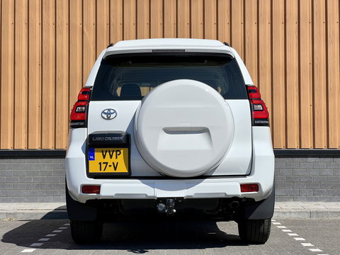 Toyota Land Cruiser 2.8 D-4D-F Challenger High Roof Blind Van | Direct Leverbaar | 3500 Kg Trekken | Tot 10 Jaar Garantie | Cruise Control | Trekhaak | Airconditioning |