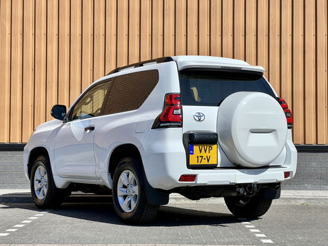 Toyota Land Cruiser 2.8 D-4D-F Challenger High Roof Blind Van | Direct Leverbaar | 3500 Kg Trekken | Tot 10 Jaar Garantie | Cruise Control | Trekhaak | Airconditioning |