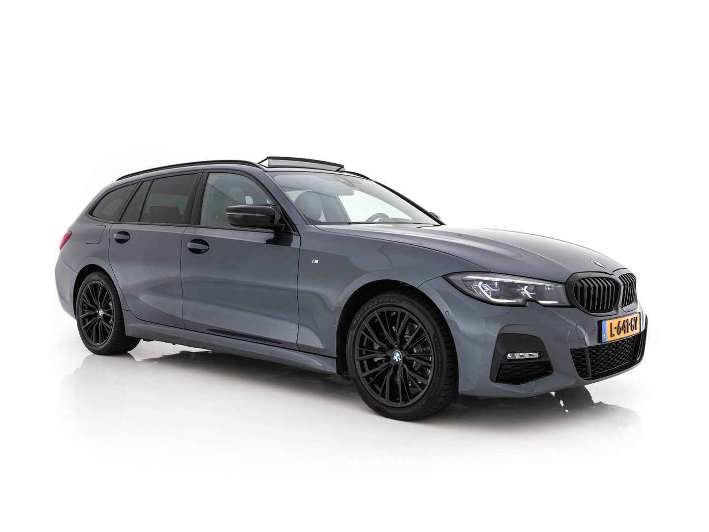 BMW 3 Serie Touring 320e M-Sportpack Business Edition Plus (Plug-In) (INCL-BTW) *PANO | LASER-LED | LEATHER | HEATED-SPORTSEATS | HARMAN/KARDON | VIRTUAL-COCKPIT | AMBIENT-LIGHT | NAVI-FULLMAP | DAB+ | 18''ALU*