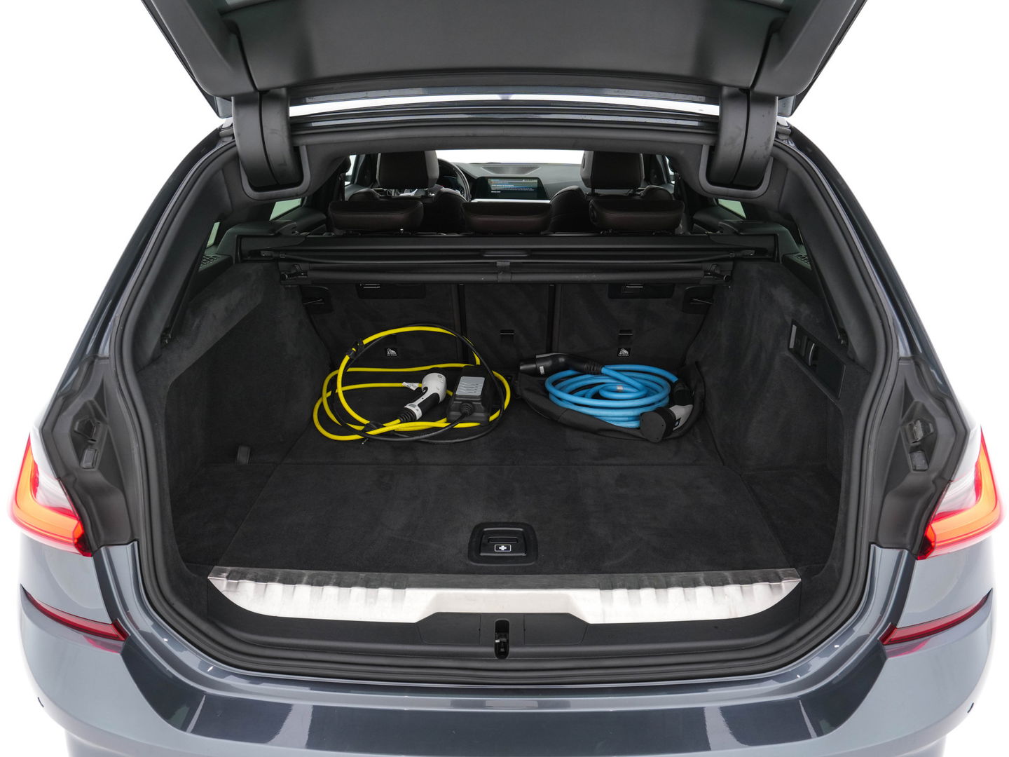 BMW 3 Serie Touring 320e M-Sportpack Business Edition Plus (Plug-In) (INCL-BTW) *PANO | LASER-LED | LEATHER | HEATED-SPORTSEATS | HARMAN/KARDON | VIRTUAL-COCKPIT | AMBIENT-LIGHT | NAVI-FULLMAP | DAB+ | 18''ALU*