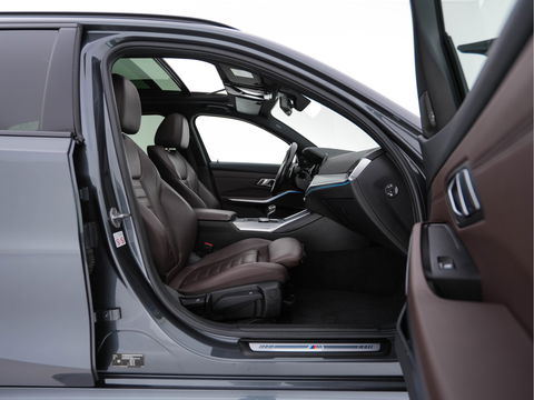 BMW 3 Serie Touring 320e M-Sportpack Business Edition Plus (Plug-In) (INCL-BTW) *PANO | LASER-LED | LEATHER | HEATED-SPORTSEATS | HARMAN/KARDON | VIRTUAL-COCKPIT | AMBIENT-LIGHT | NAVI-FULLMAP | DAB+ | 18''ALU*