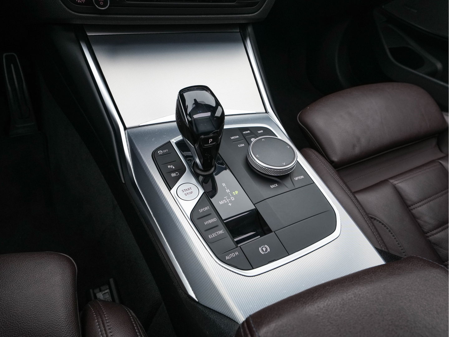 BMW 3 Serie Touring 320e M-Sportpack Business Edition Plus (Plug-In) (INCL-BTW) *PANO | LASER-LED | LEATHER | HEATED-SPORTSEATS | HARMAN/KARDON | VIRTUAL-COCKPIT | AMBIENT-LIGHT | NAVI-FULLMAP | DAB+ | 18''ALU*