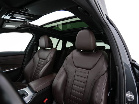 BMW 3 Serie Touring 320e M-Sportpack Business Edition Plus (Plug-In) (INCL-BTW) *PANO | LASER-LED | LEATHER | HEATED-SPORTSEATS | HARMAN/KARDON | VIRTUAL-COCKPIT | AMBIENT-LIGHT | NAVI-FULLMAP | DAB+ | 18''ALU*