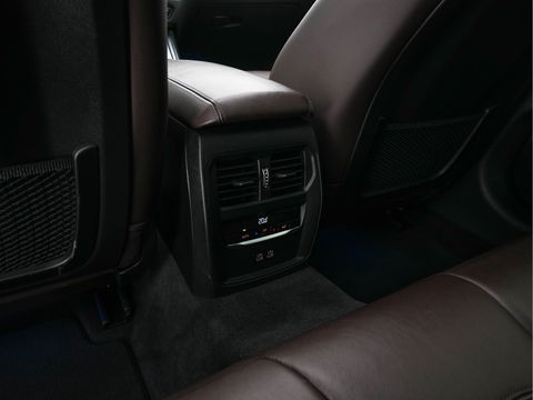 BMW 3 Serie Touring 320e M-Sportpack Business Edition Plus (Plug-In) (INCL-BTW) *PANO | LASER-LED | LEATHER | HEATED-SPORTSEATS | HARMAN/KARDON | VIRTUAL-COCKPIT | AMBIENT-LIGHT | NAVI-FULLMAP | DAB+ | 18''ALU*