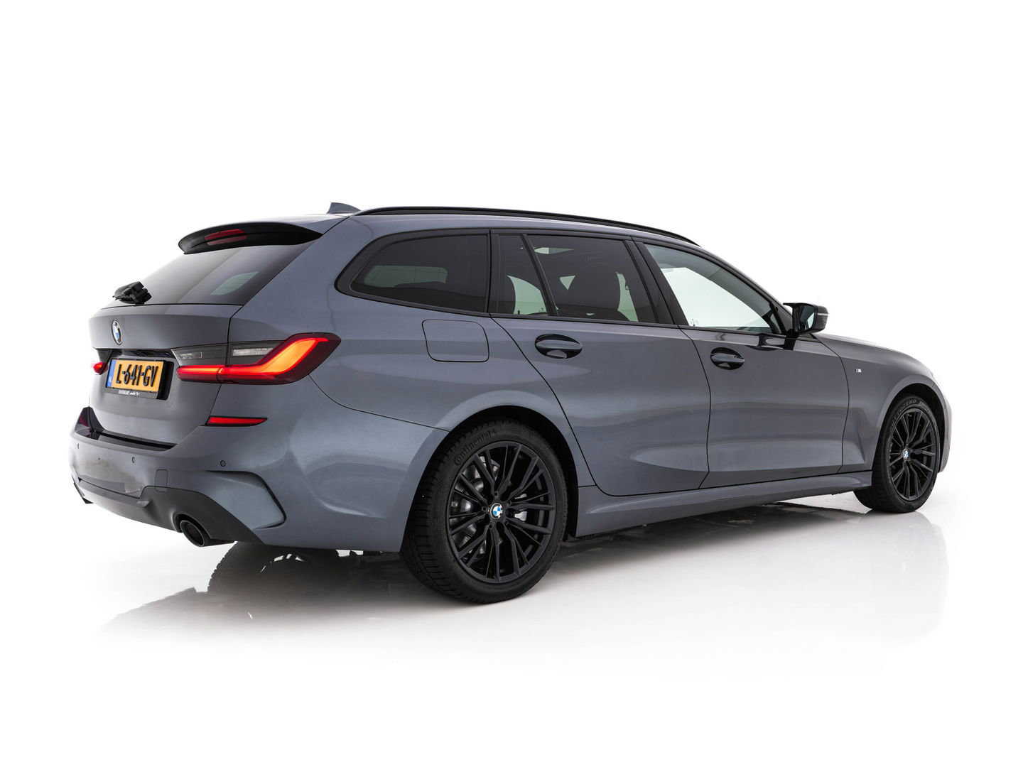BMW 3 Serie Touring 320e M-Sportpack Business Edition Plus (Plug-In) (INCL-BTW) *PANO | LASER-LED | LEATHER | HEATED-SPORTSEATS | HARMAN/KARDON | VIRTUAL-COCKPIT | AMBIENT-LIGHT | NAVI-FULLMAP | DAB+ | 18''ALU*