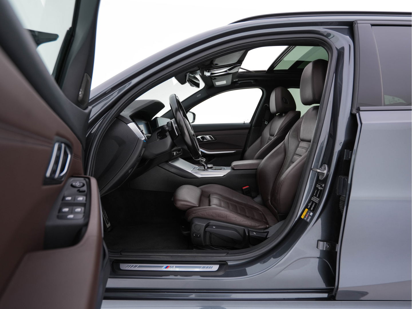 BMW 3 Serie Touring 320e M-Sportpack Business Edition Plus (Plug-In) (INCL-BTW) *PANO | LASER-LED | LEATHER | HEATED-SPORTSEATS | HARMAN/KARDON | VIRTUAL-COCKPIT | AMBIENT-LIGHT | NAVI-FULLMAP | DAB+ | 18''ALU*