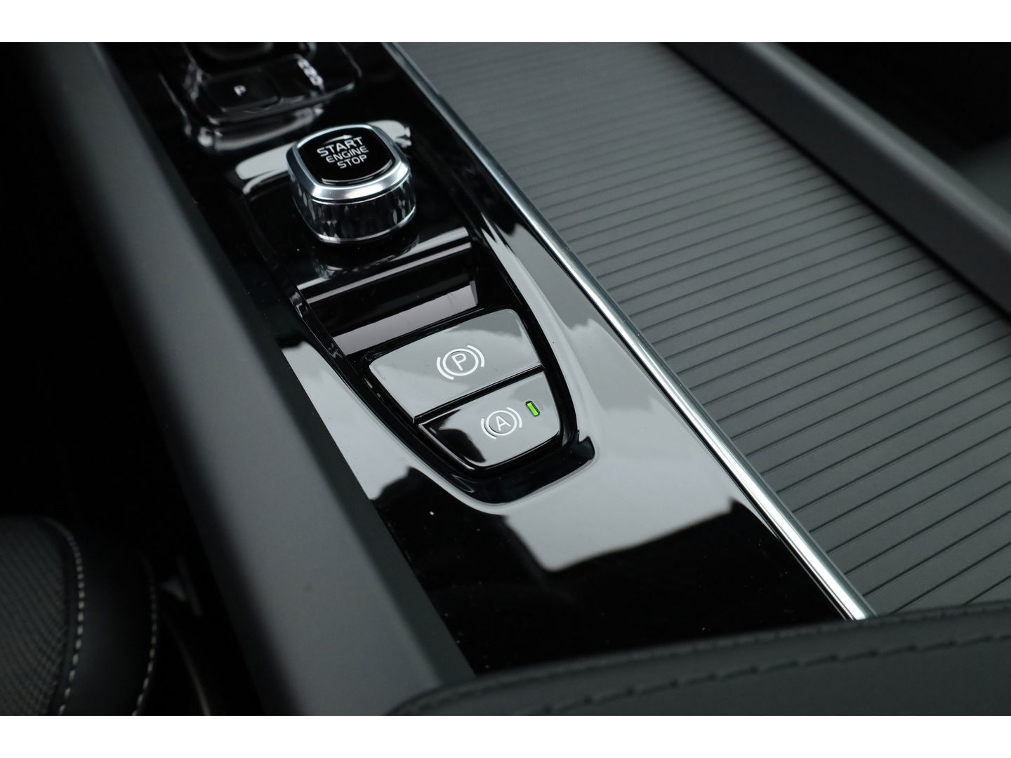 Volvo XC60 2.0 T8 Plug-in hybrid AWD Plus Black Edition | Pano | Head up | 360 Camera | Blis | Acc | H&K Audio | Mem stoelen |