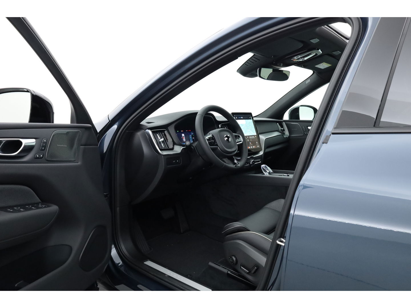 Volvo XC60 2.0 T8 Plug-in hybrid AWD Plus Black Edition | Pano | Head up | 360 Camera | Blis | Acc | H&K Audio | Mem stoelen |