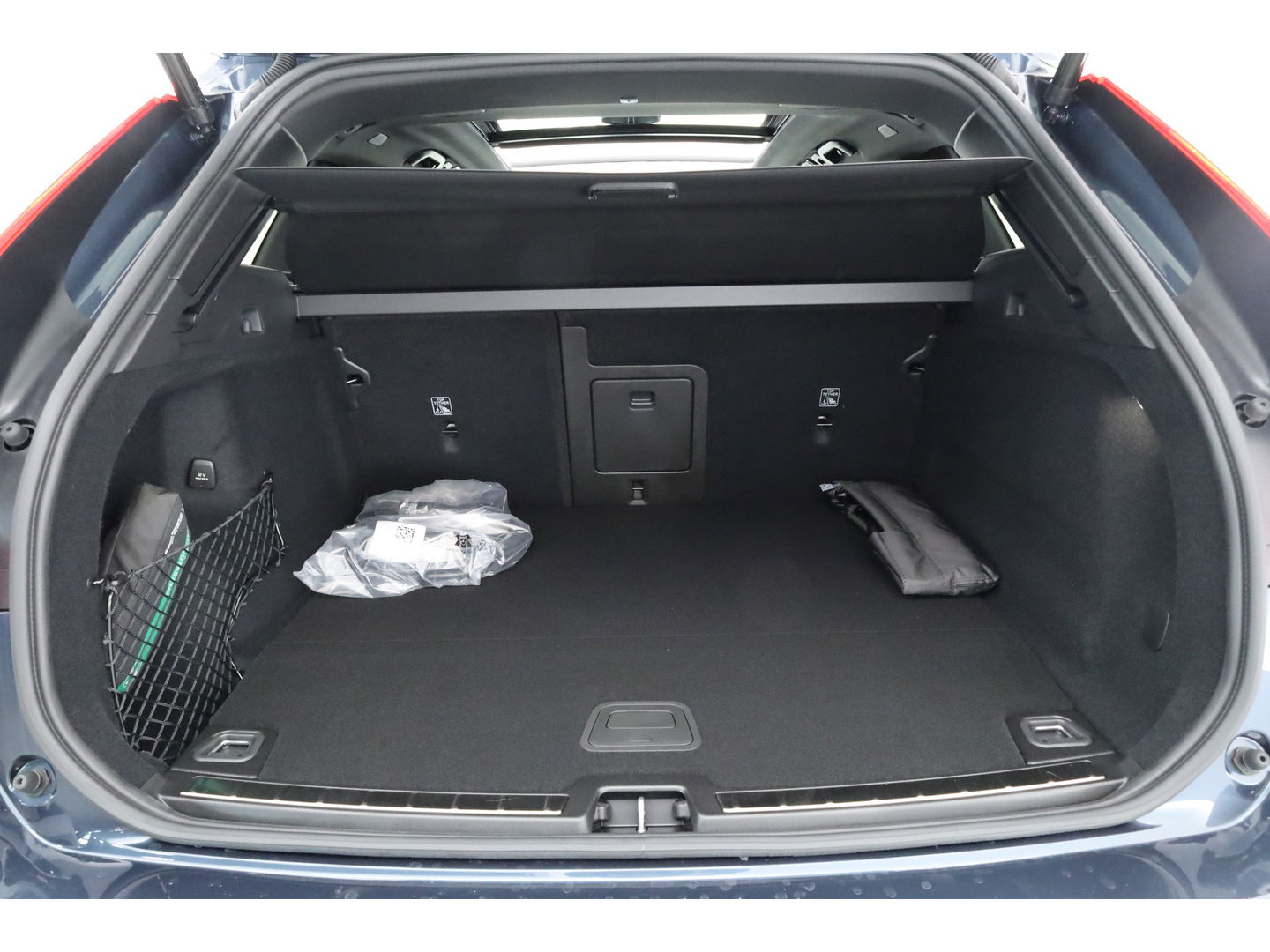 Volvo XC60 2.0 T8 Plug-in hybrid AWD Plus Black Edition | Pano | Head up | 360 Camera | Blis | Acc | H&K Audio | Mem stoelen |