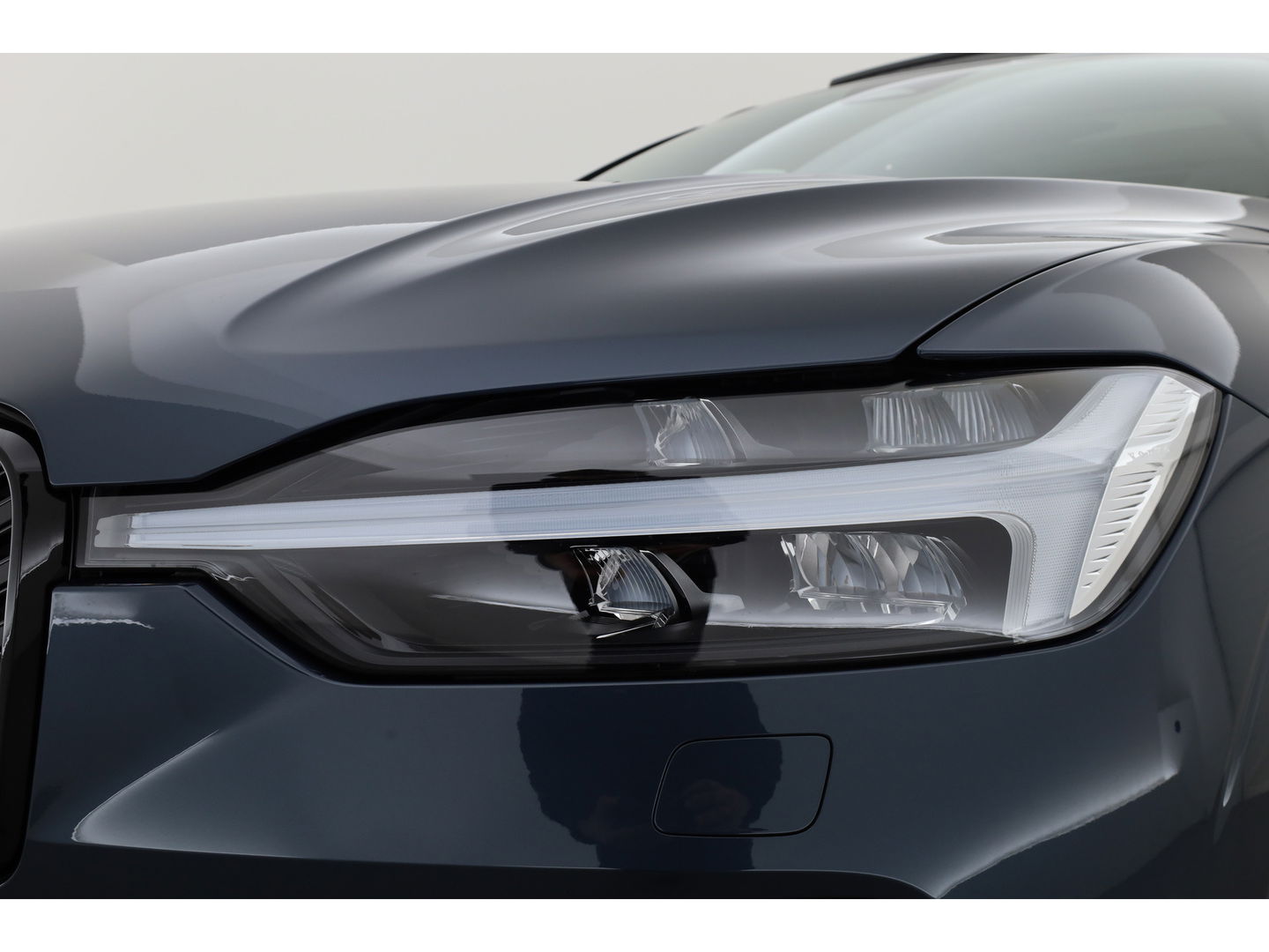 Volvo XC60 2.0 T8 Plug-in hybrid AWD Plus Black Edition | Pano | Head up | 360 Camera | Blis | Acc | H&K Audio | Mem stoelen |