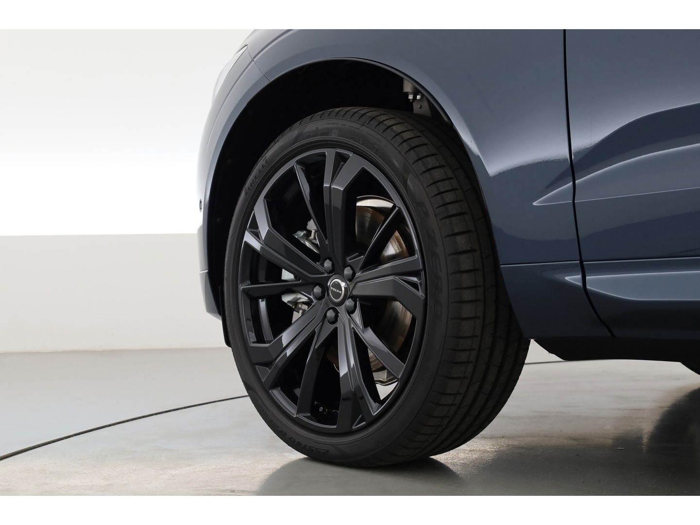 Volvo XC60 2.0 T8 Plug-in hybrid AWD Plus Black Edition | Pano | Head up | 360 Camera | Blis | Acc | H&K Audio | Mem stoelen |