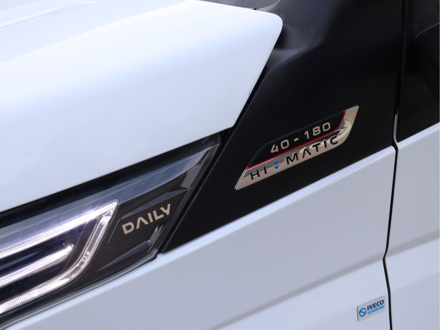 Iveco Daily 40C18 3.0 Hi-Matic Automaat Euro 6 Bakwagen - Laadklep 1000kg