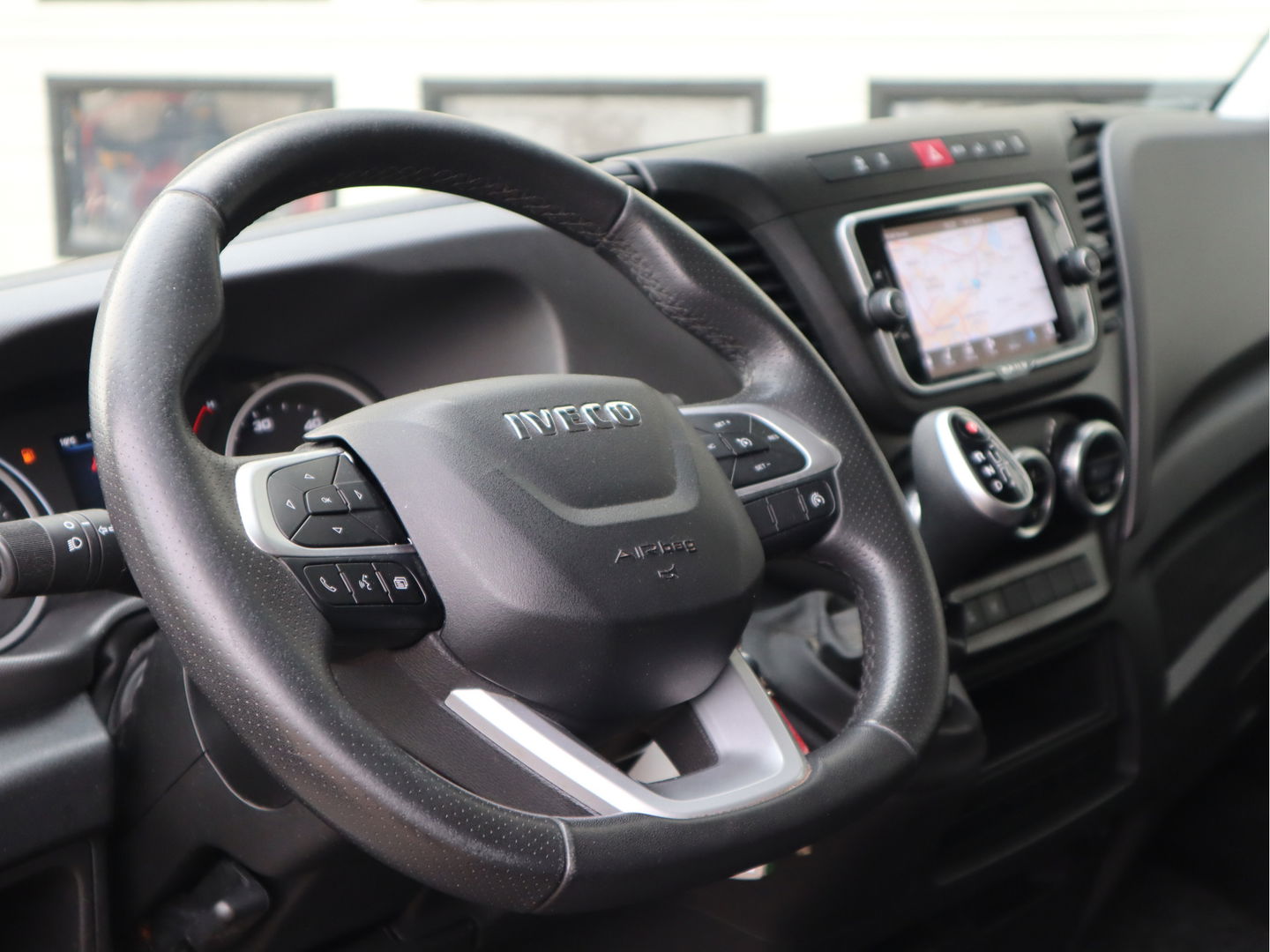 Iveco Daily 40C18 3.0 Hi-Matic Automaat Euro 6 Bakwagen - Laadklep 1000kg