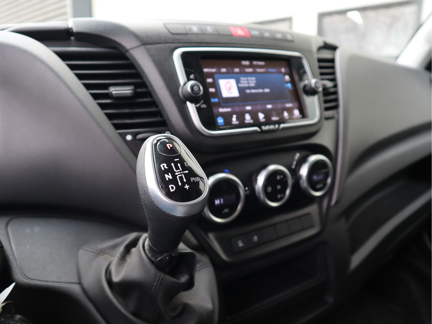 Iveco Daily 40C18 3.0 Hi-Matic Automaat Euro 6 Bakwagen - Laadklep 1000kg