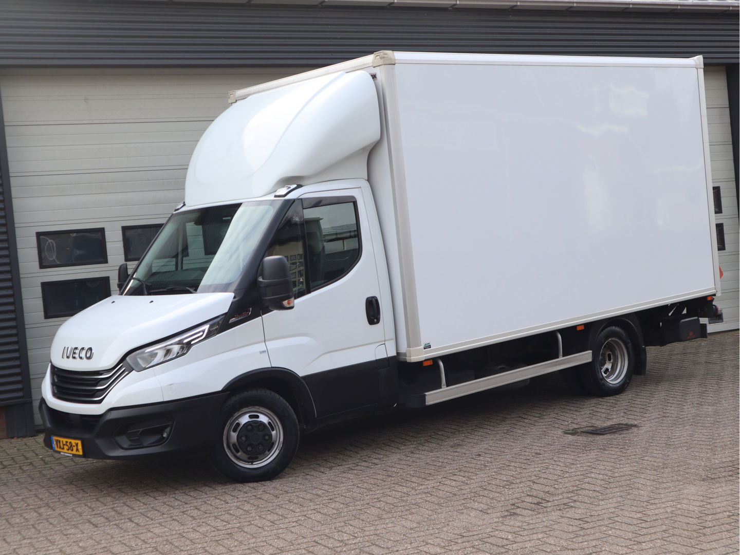 Iveco Daily 40C18 3.0 Hi-Matic Automaat Euro 6 Bakwagen - Laadklep 1000kg