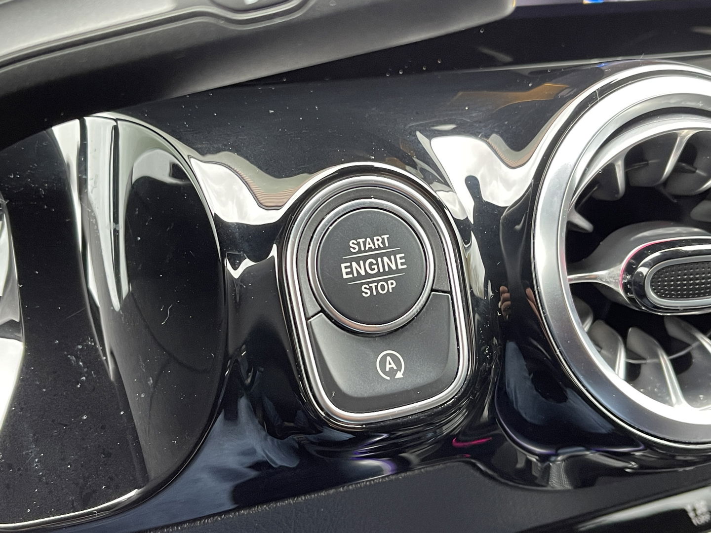 Mercedes-Benz B-Klasse 200 Business Solution AMG | Sfeerverlichting | Apple Carplay | Android Auto | DAB | Rijmodus Regeling | Adaptieve Cruise Control | Lane Assist |