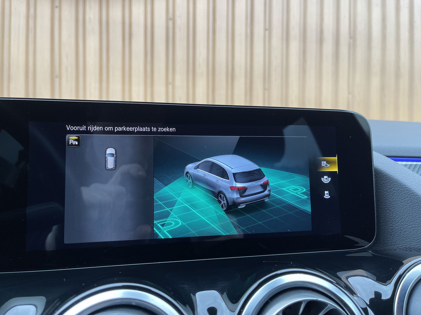 Mercedes-Benz B-Klasse 200 Business Solution AMG | Sfeerverlichting | Apple Carplay | Android Auto | DAB | Rijmodus Regeling | Adaptieve Cruise Control | Lane Assist |