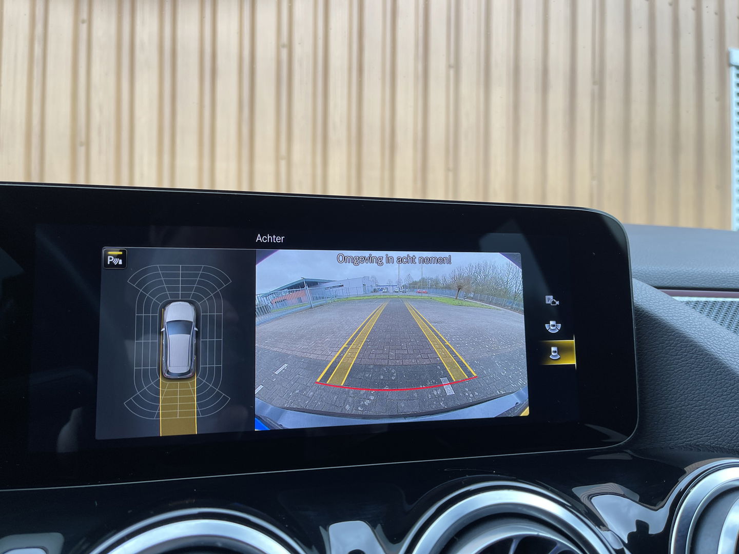 Mercedes-Benz B-Klasse 200 Business Solution AMG | Sfeerverlichting | Apple Carplay | Android Auto | DAB | Rijmodus Regeling | Adaptieve Cruise Control | Lane Assist |