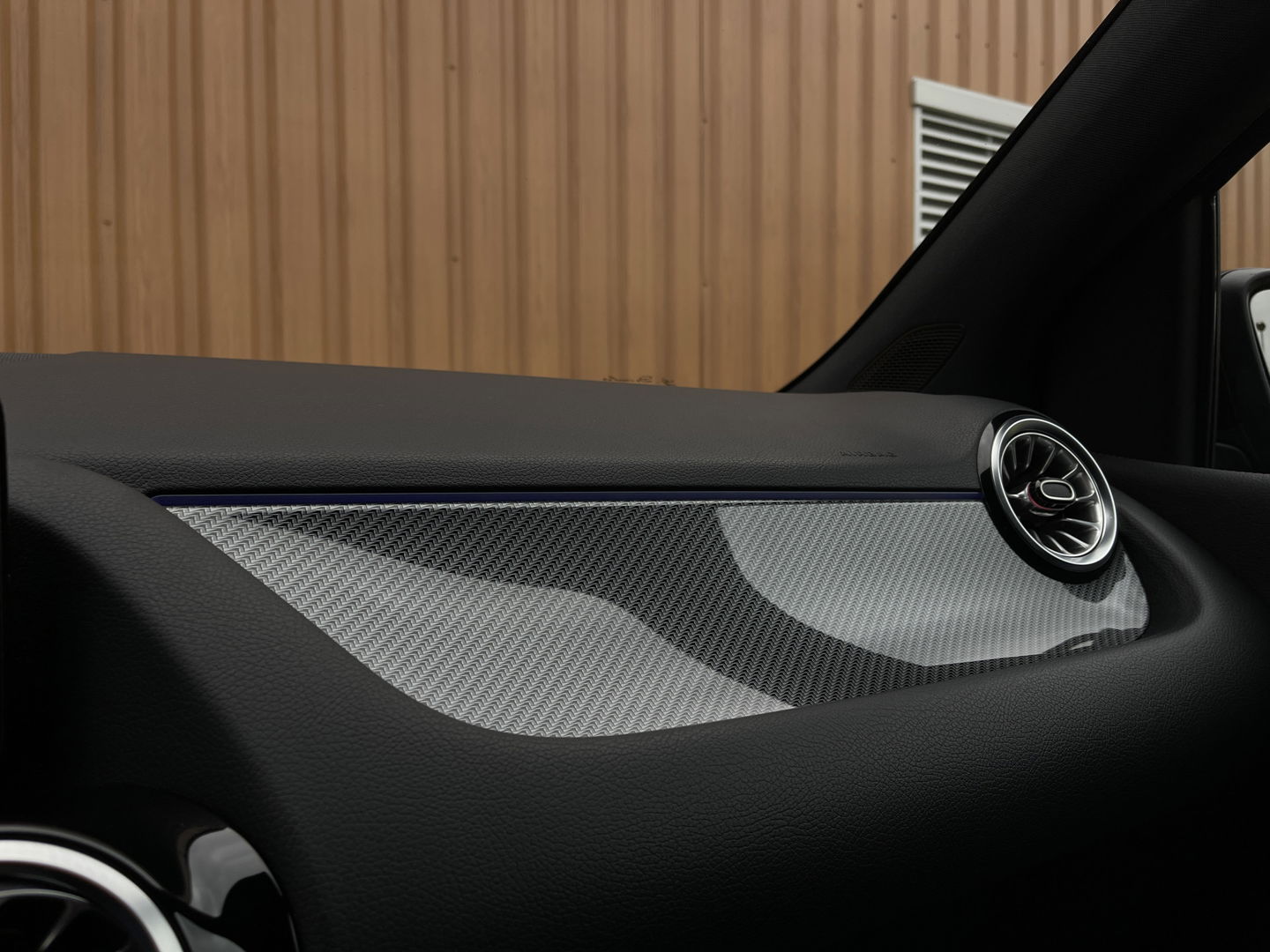 Mercedes-Benz B-Klasse 200 Business Solution AMG | Sfeerverlichting | Apple Carplay | Android Auto | DAB | Rijmodus Regeling | Adaptieve Cruise Control | Lane Assist |