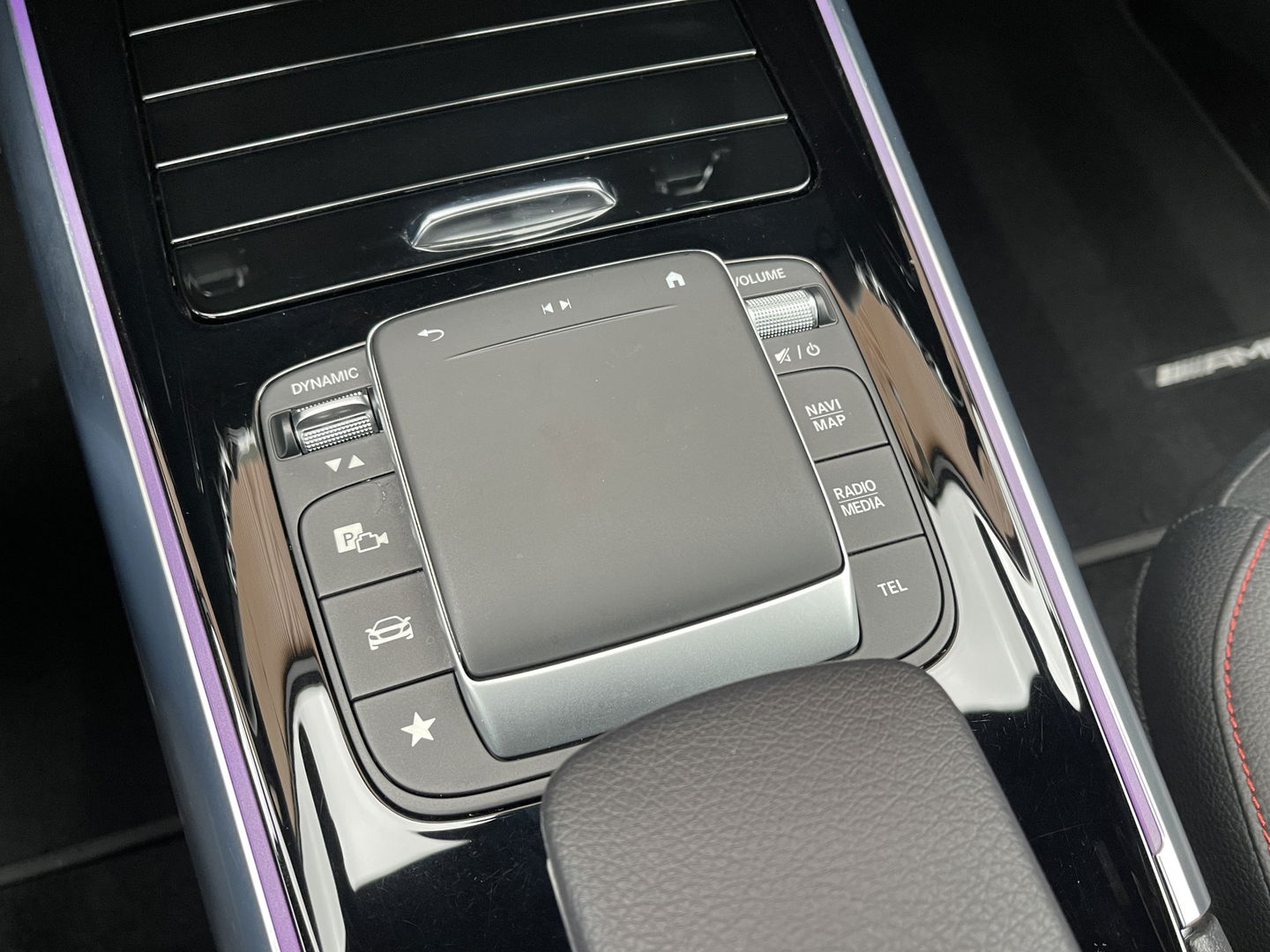 Mercedes-Benz B-Klasse 200 Business Solution AMG | Sfeerverlichting | Apple Carplay | Android Auto | DAB | Rijmodus Regeling | Adaptieve Cruise Control | Lane Assist |