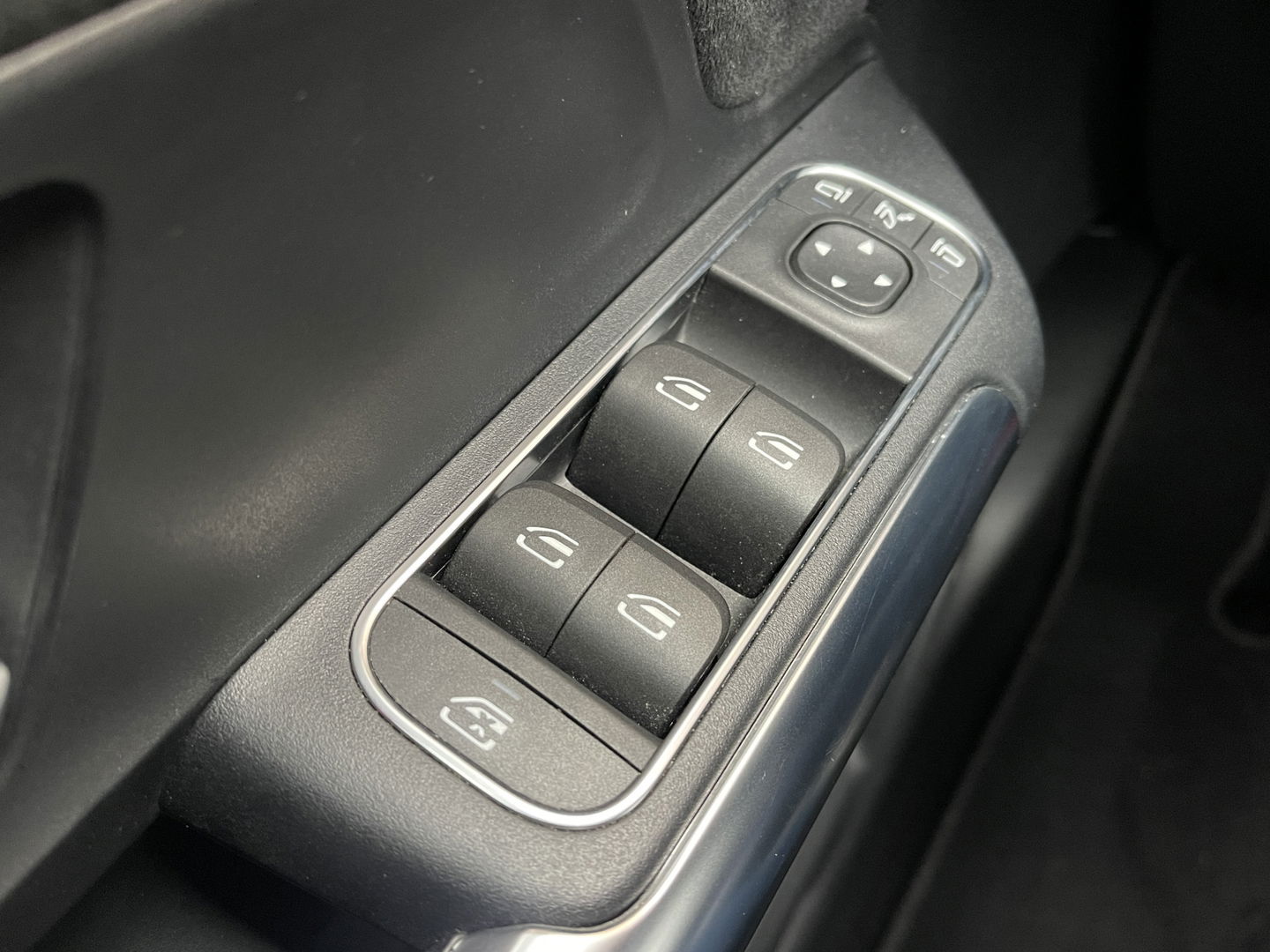 Mercedes-Benz B-Klasse 200 Business Solution AMG | Sfeerverlichting | Apple Carplay | Android Auto | DAB | Rijmodus Regeling | Adaptieve Cruise Control | Lane Assist |